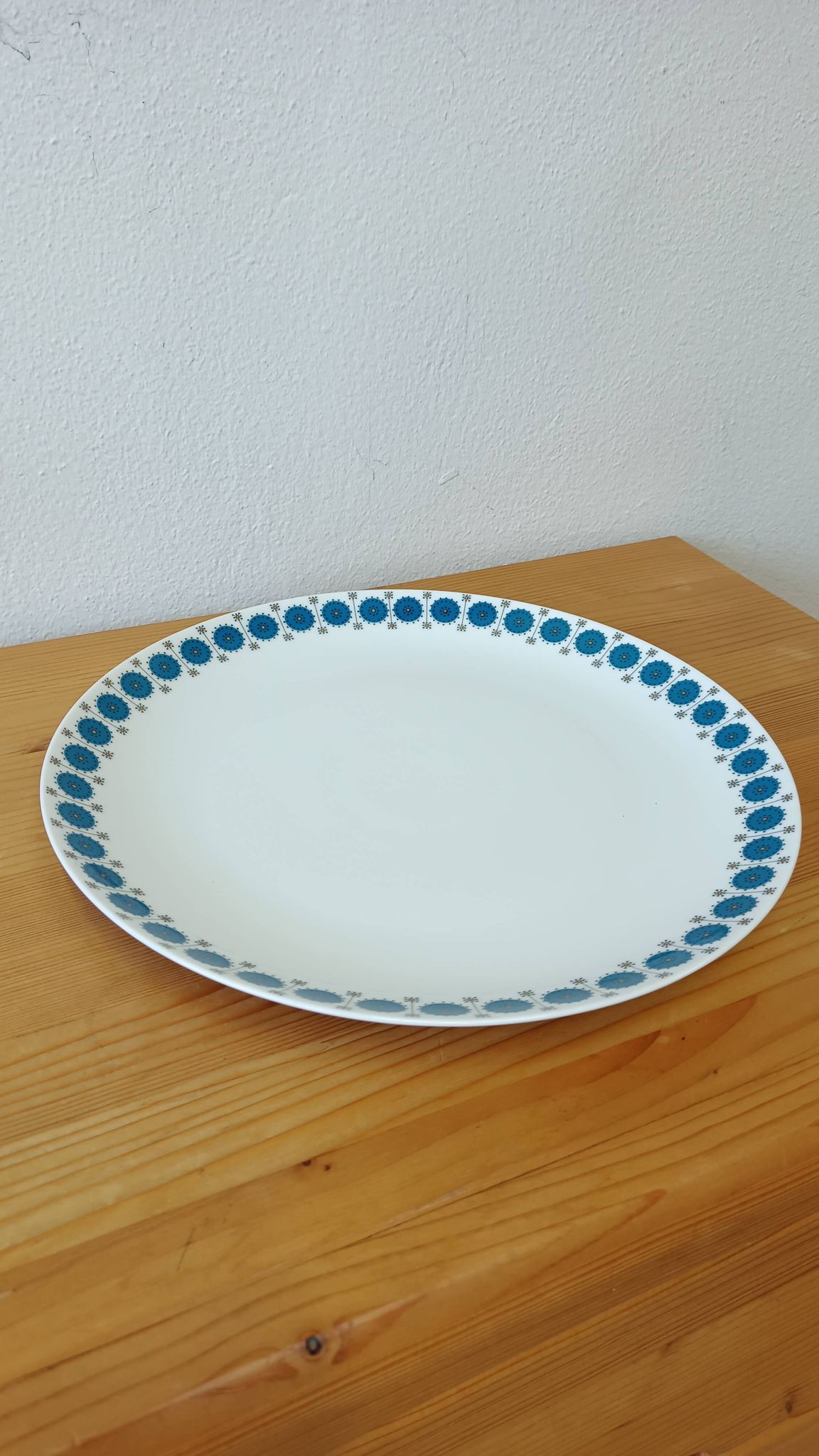 Service 4 dishes Thomas