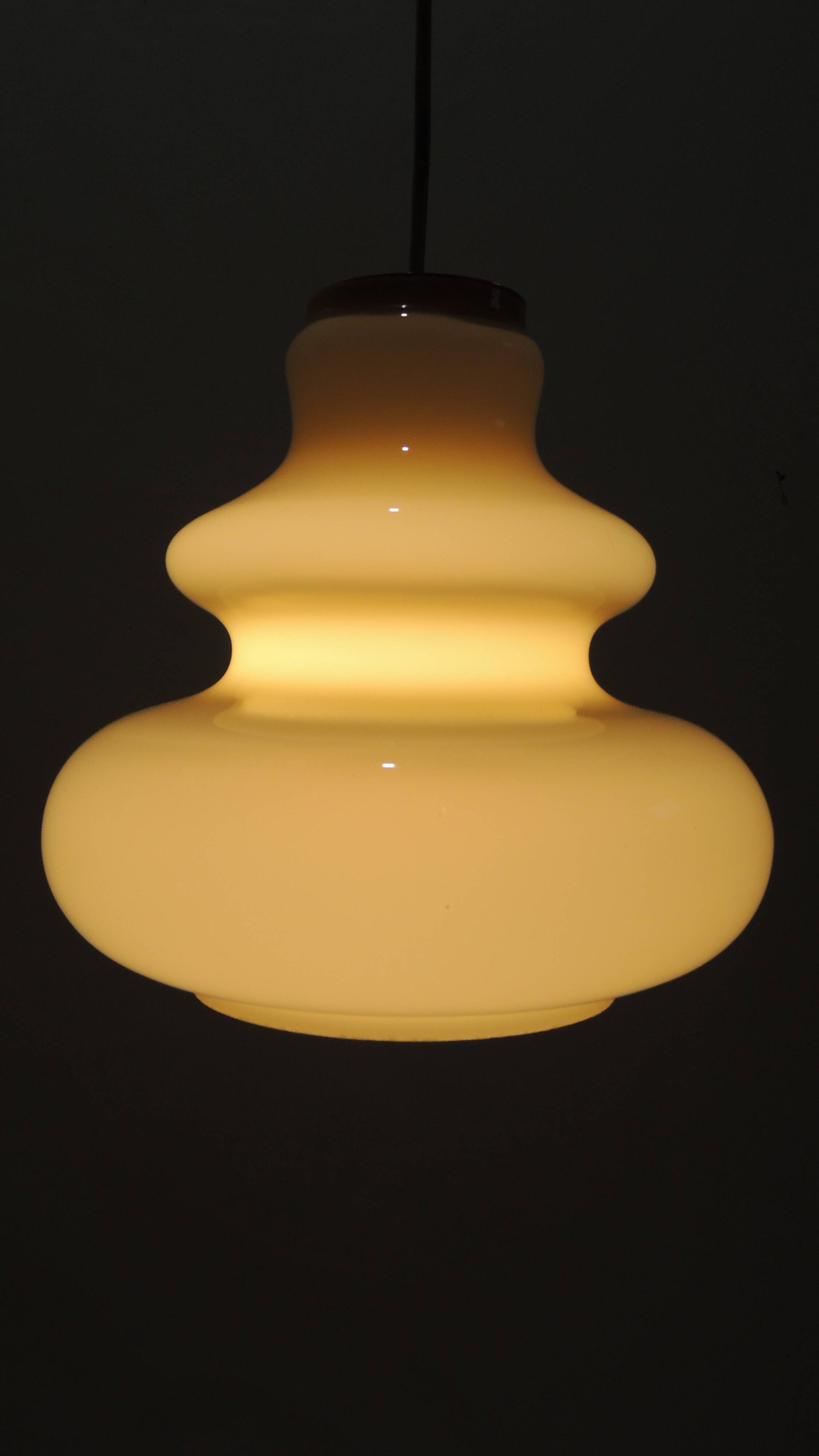 Suspension vintage en verre opalin de l'ère spatiale 1960