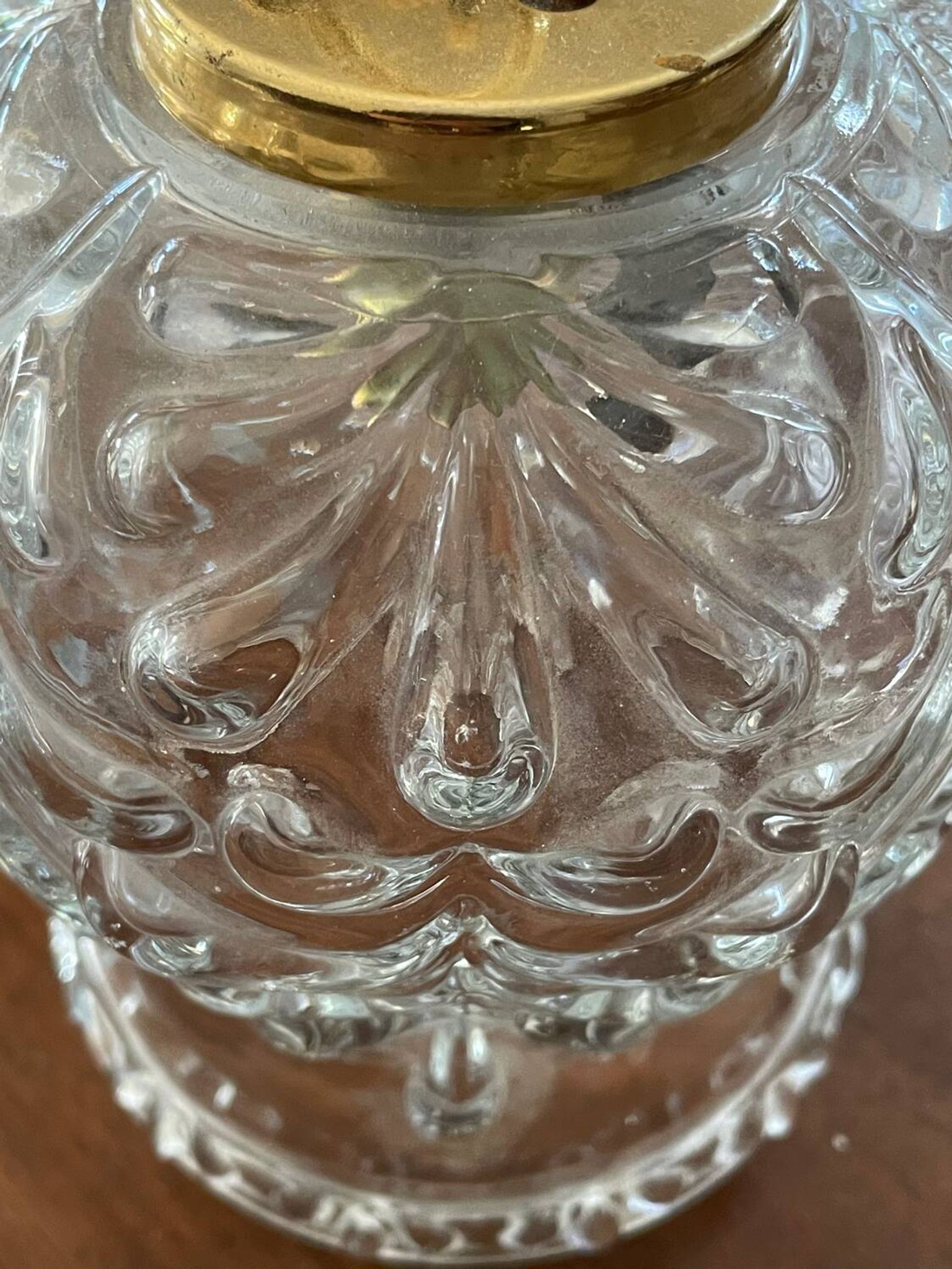Suspension en verre moulé et métal doré vintage