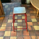 4 anciens tabourets de laboratoire en métal et assise bois