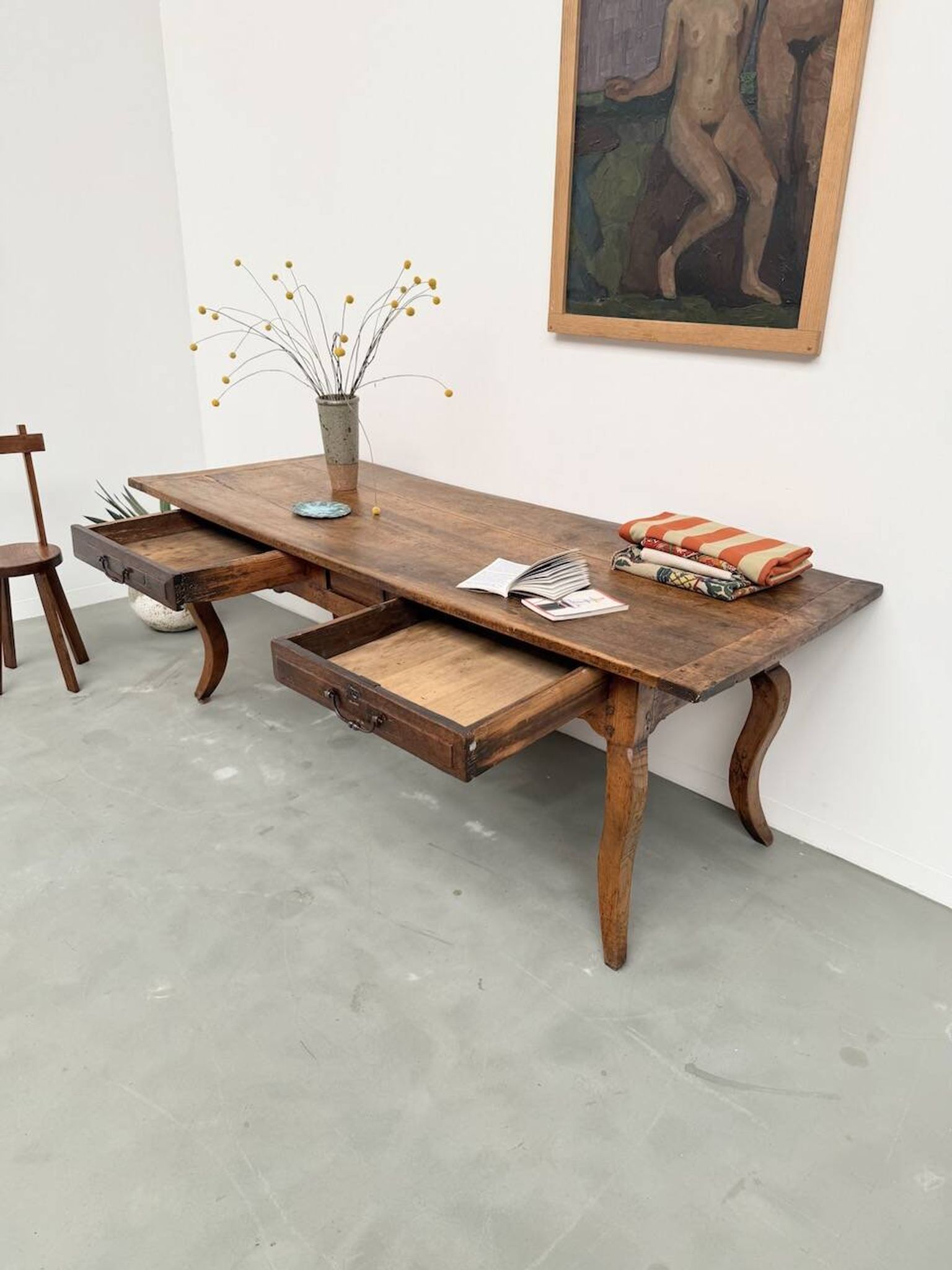 Table, drapière en noyer, XIXème s.