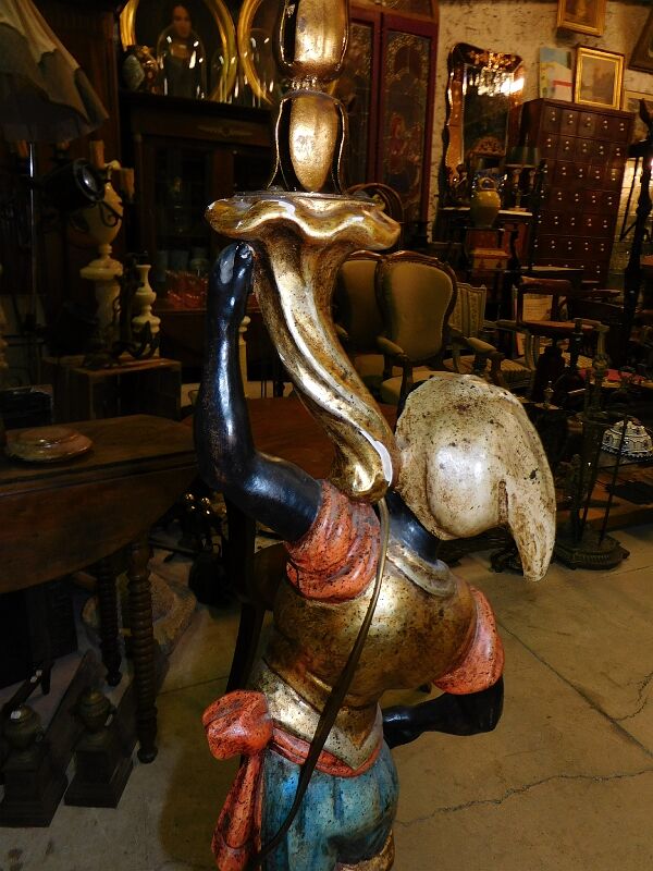 Naked lamppost in sculpted wood