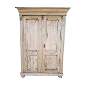 Armoire en sapin