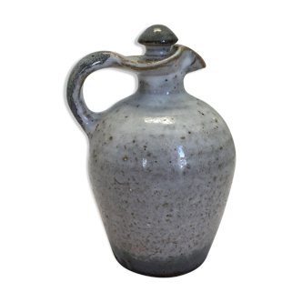 Sandstone jug of the Terminal 1970