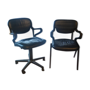 deux fauteuils cuir noir