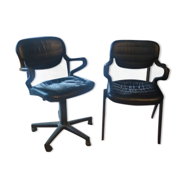 Deux fauteuils cuir noir