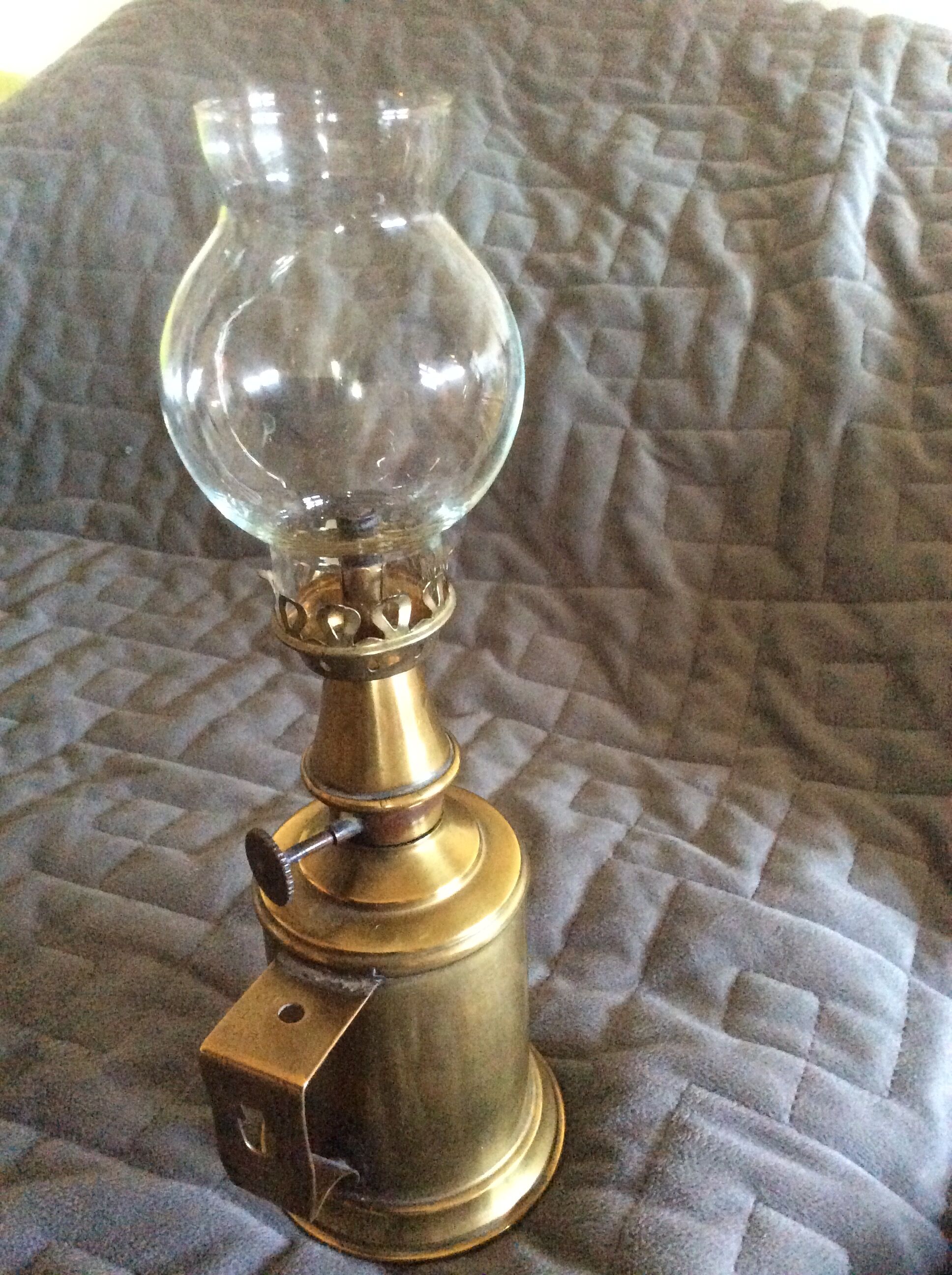 Brass pigeon lamp