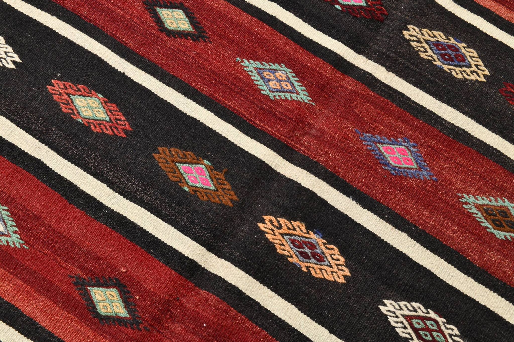 Tapis kilim persan rouge et noir fait main 5x7, 168x228 cm