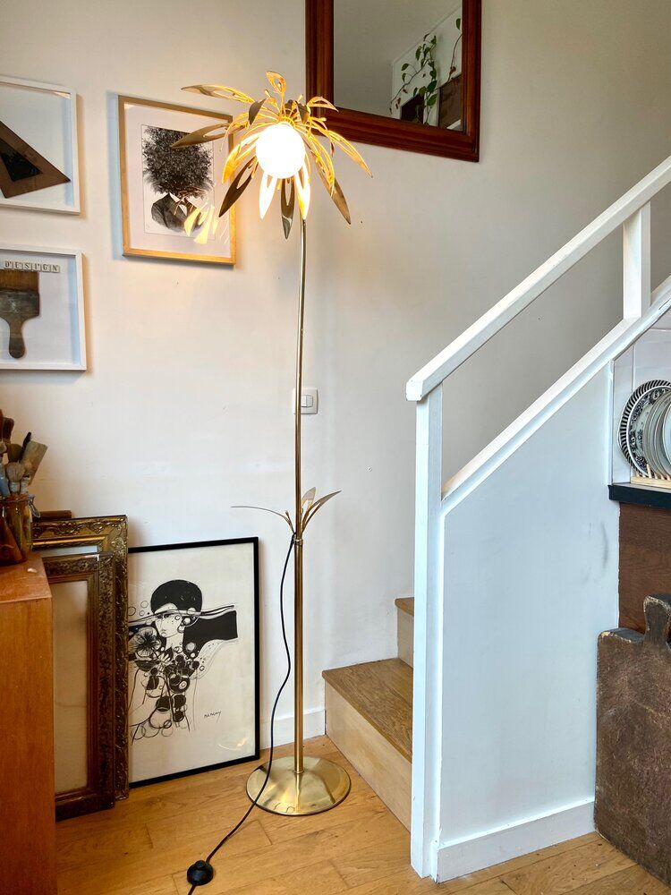 Gold metal flower lamppost