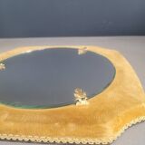 Miroir ancien avec cadre en velours moutarde