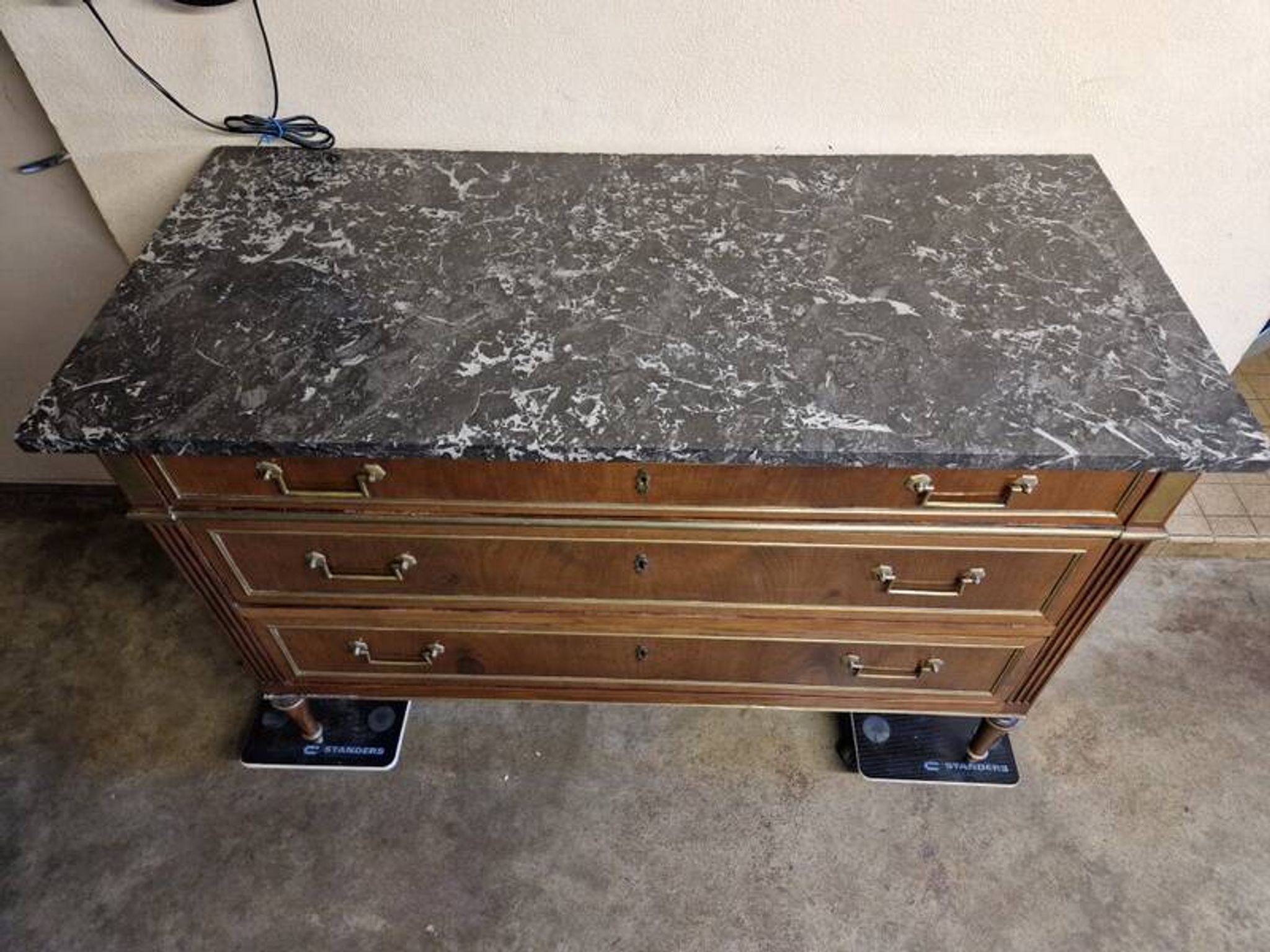 Commode en acajou et placage d'acajou époque Louis XVI, fin du 18ème s.