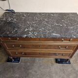 Mahogany commode with mahogany veneer from the Louis XVI period - late 18th century.