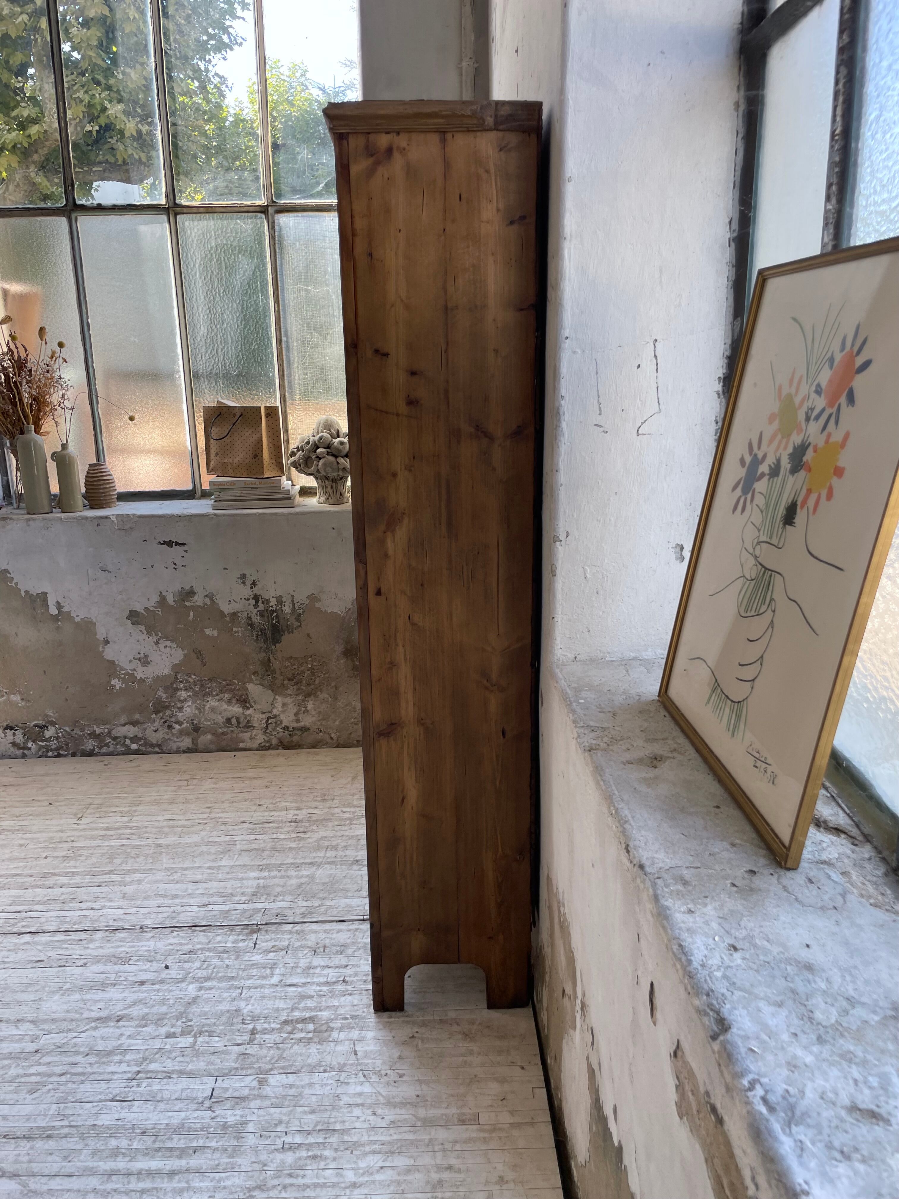 Library bonnetière pine