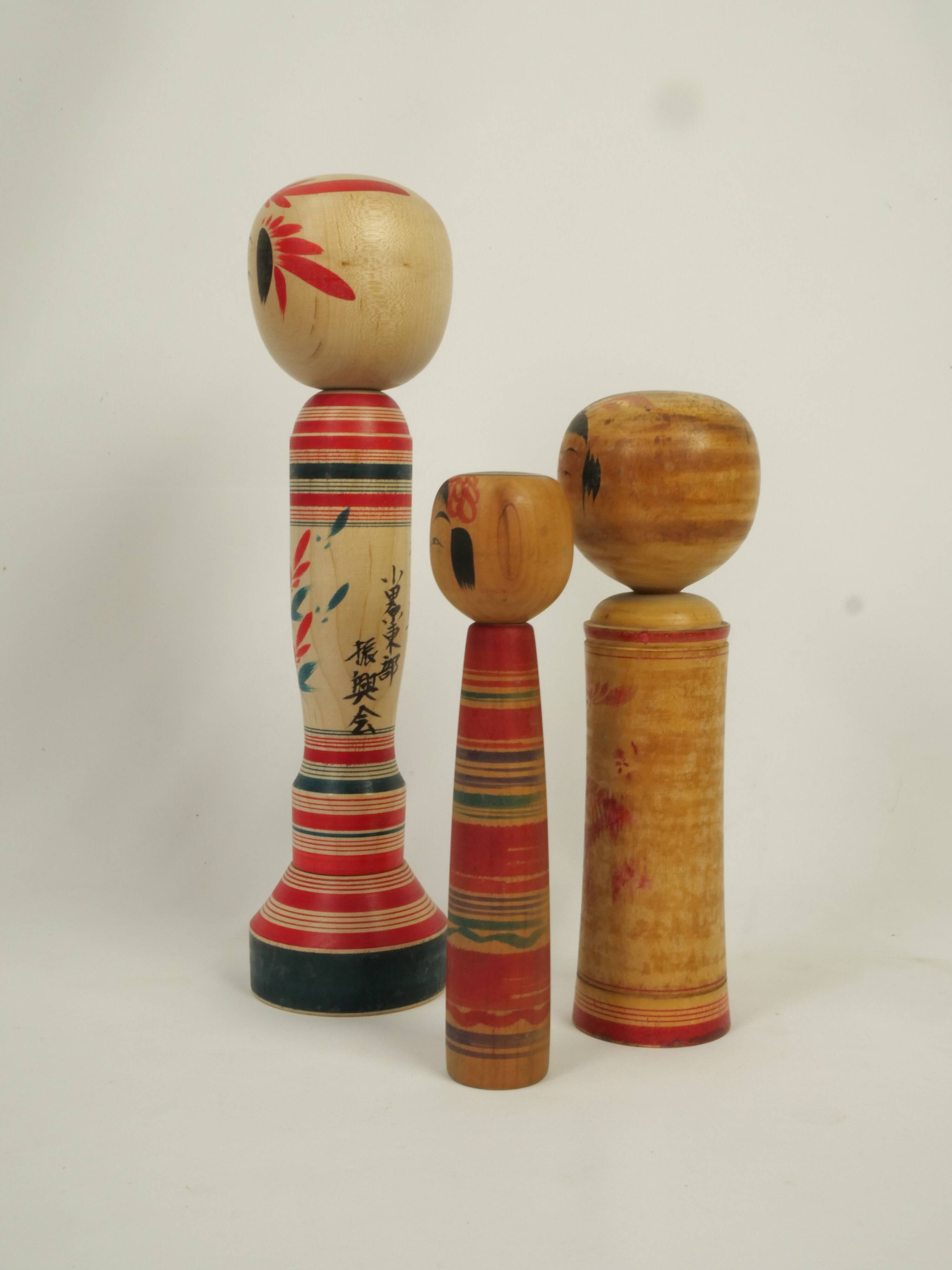Lot of 3 japanese kokeshi dolls