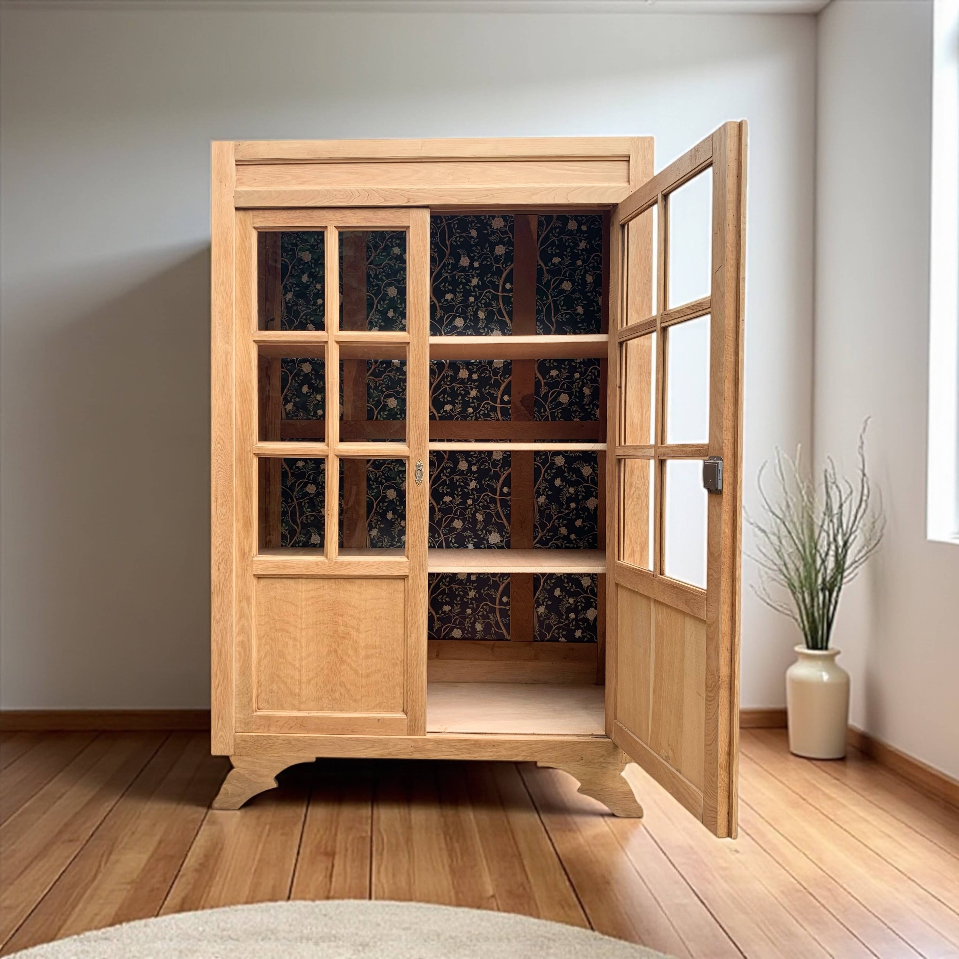 Parisian glass cabinet from La Samaritaine, 1960