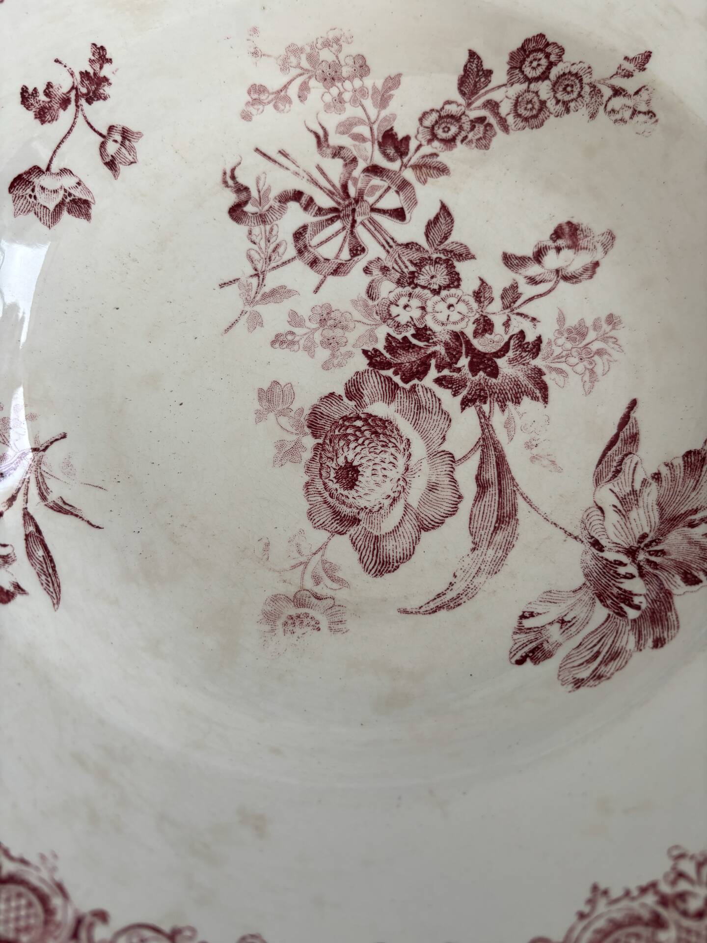 Assiette creuse terre de fer décor floral modèle Fontanges de Sarregue