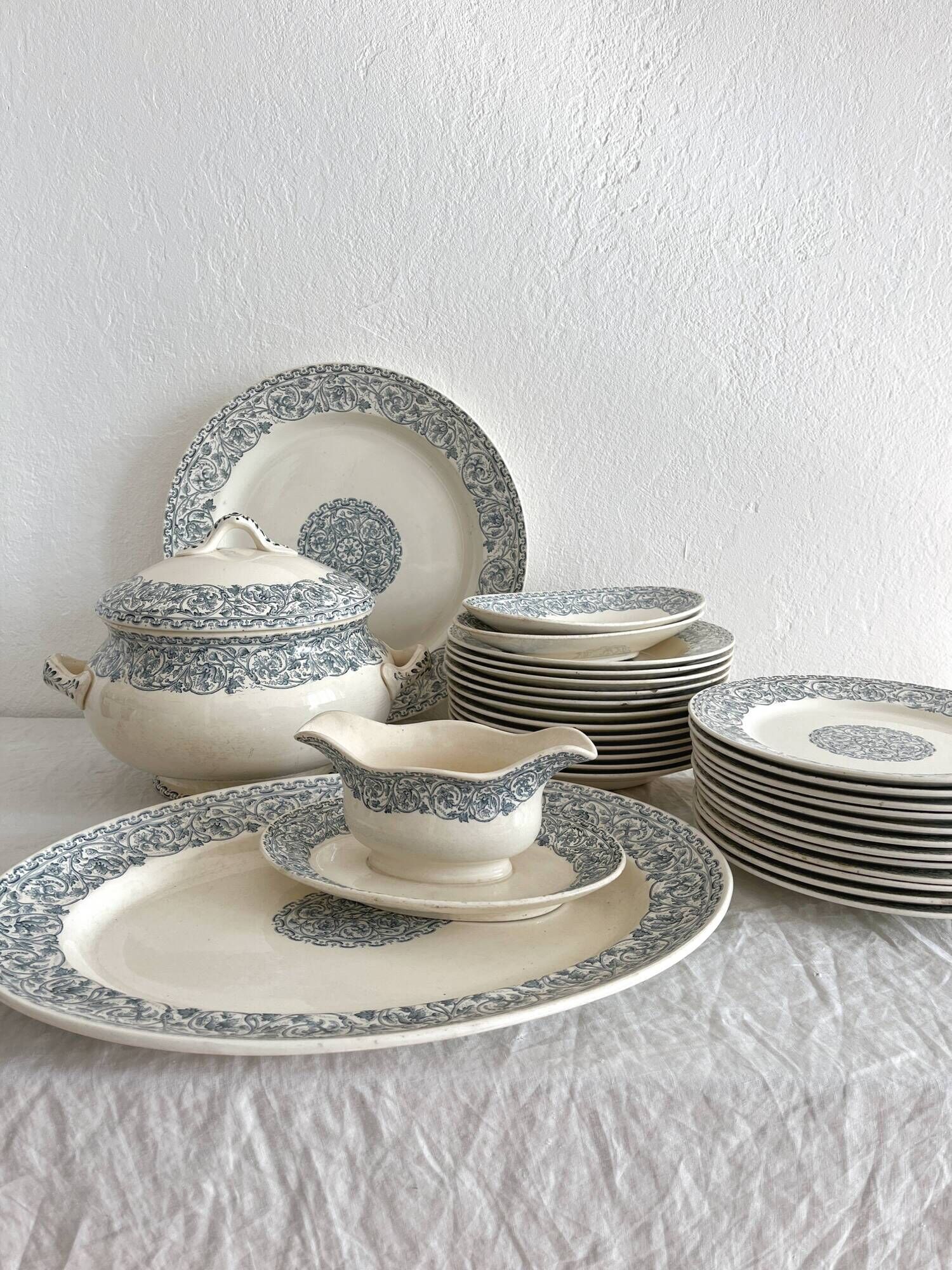 "Renaissance" ironstone dinnerware set from Creil and Montereau - 30 pieces