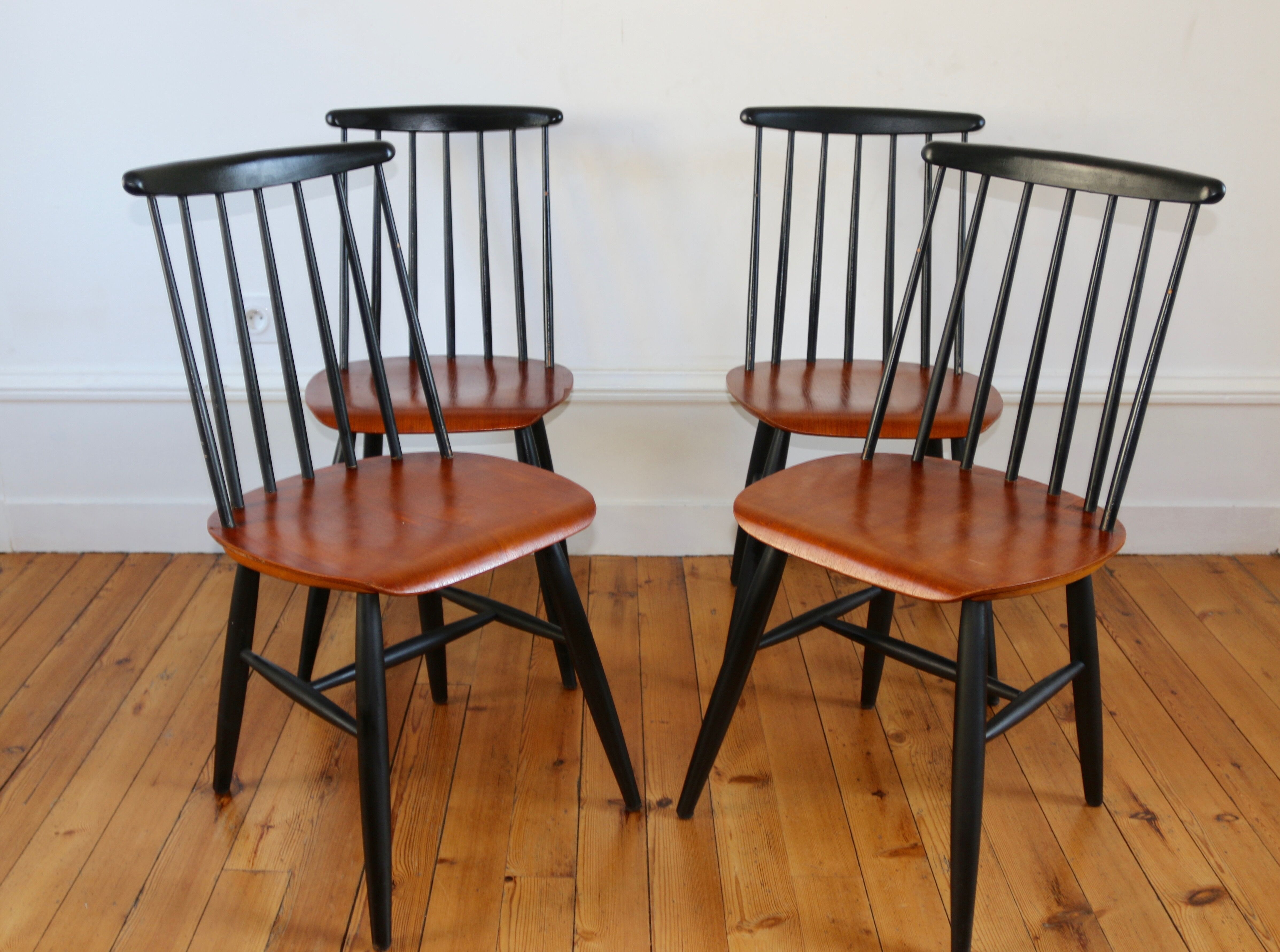 Série de 4 chaises scandinaves Fanett Tapiovaara