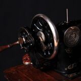 Hand crank sewing machine