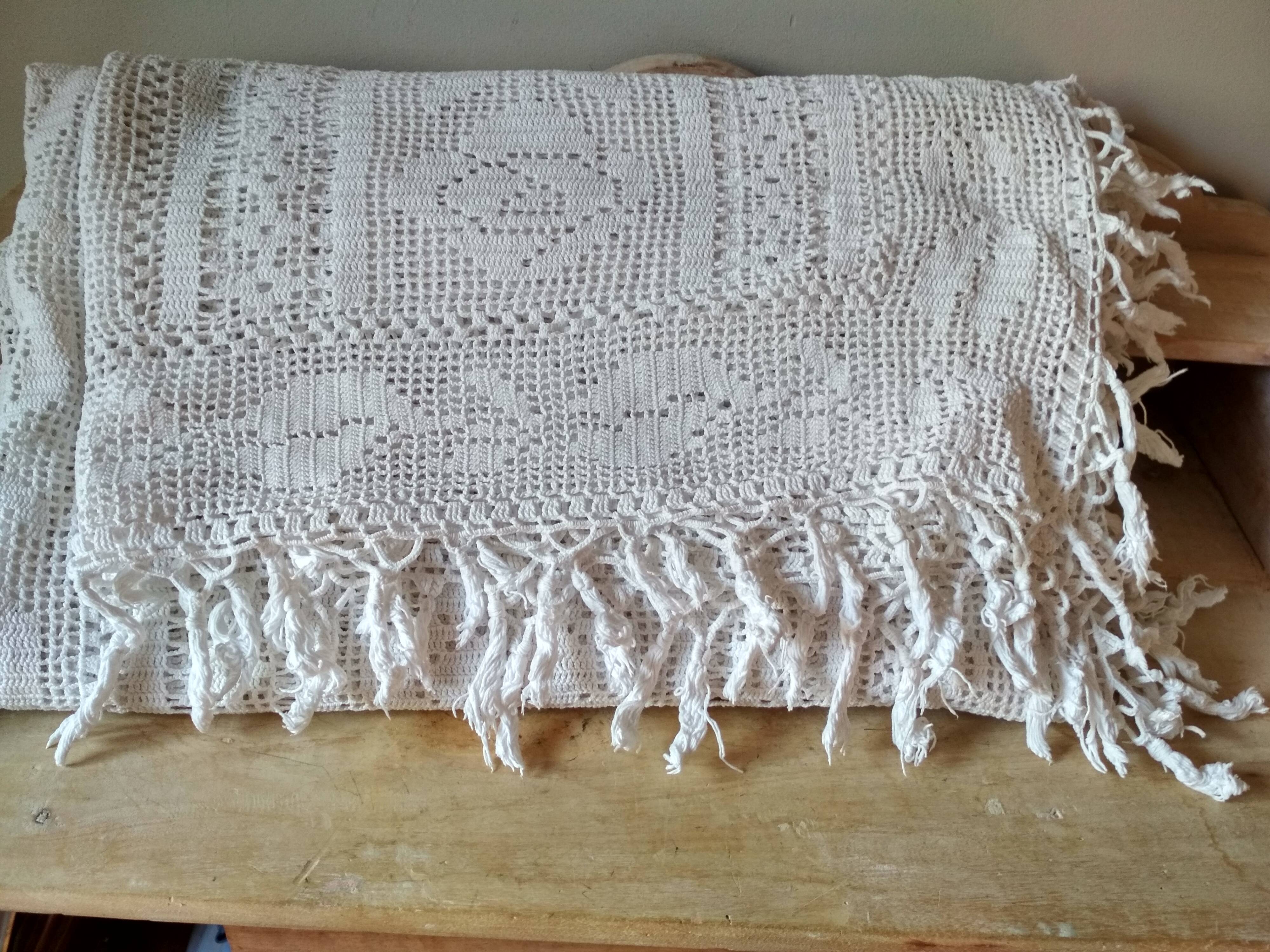 White cotton bedspread, Old crochet bed throw with flower patterns