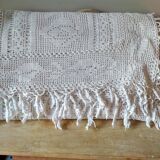 Dessus de lit en coton blanc , Ancien jeté de lit en crochet  motifs fleurs