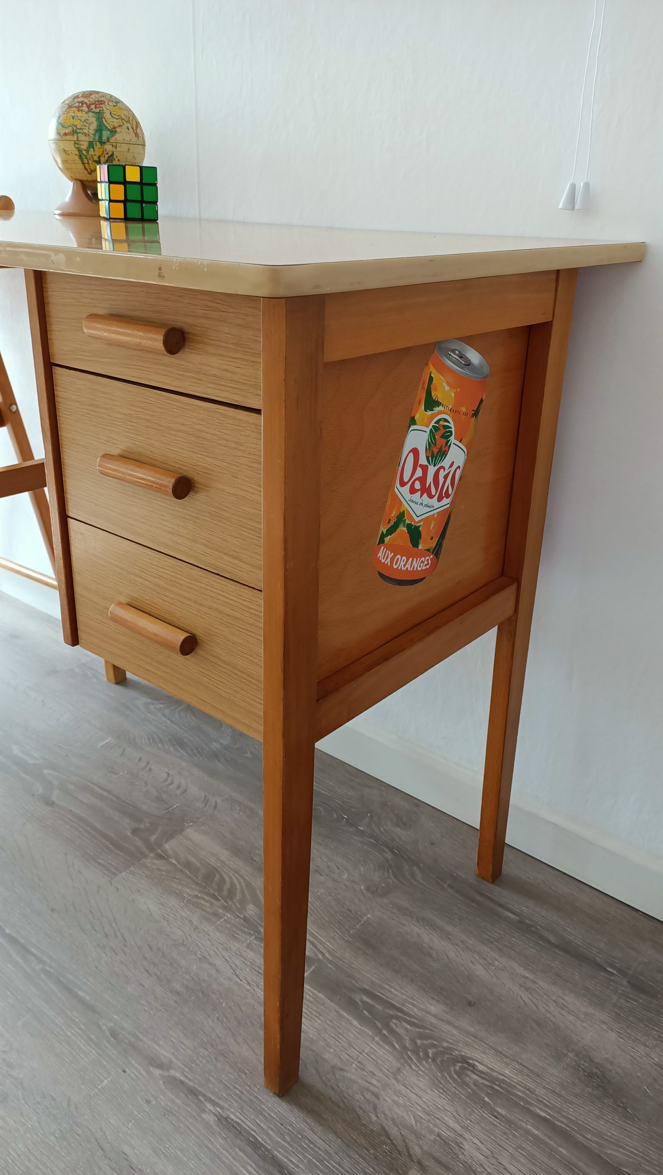 Desk 3 vintage drawers and its chair