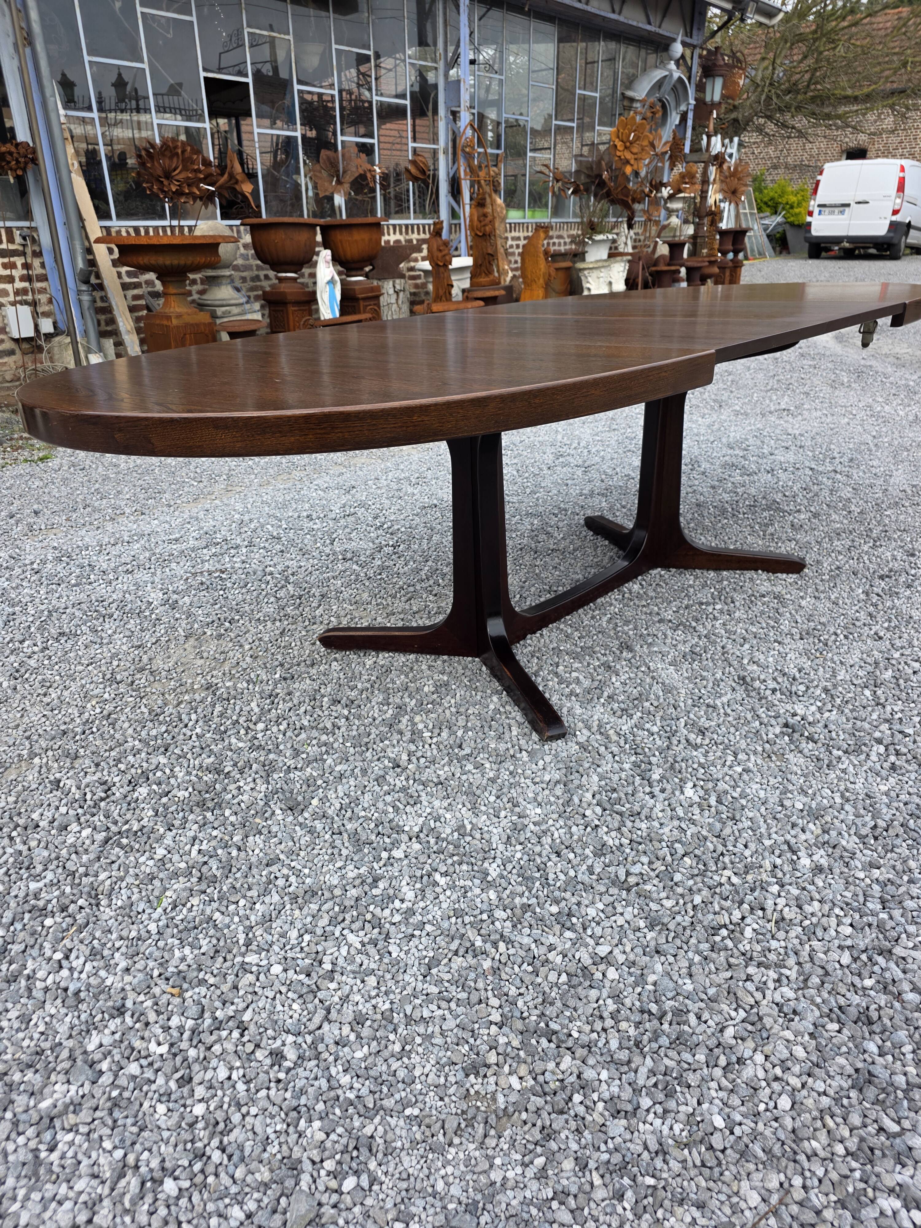 Extensible Baumann table in oak from the 1960s.