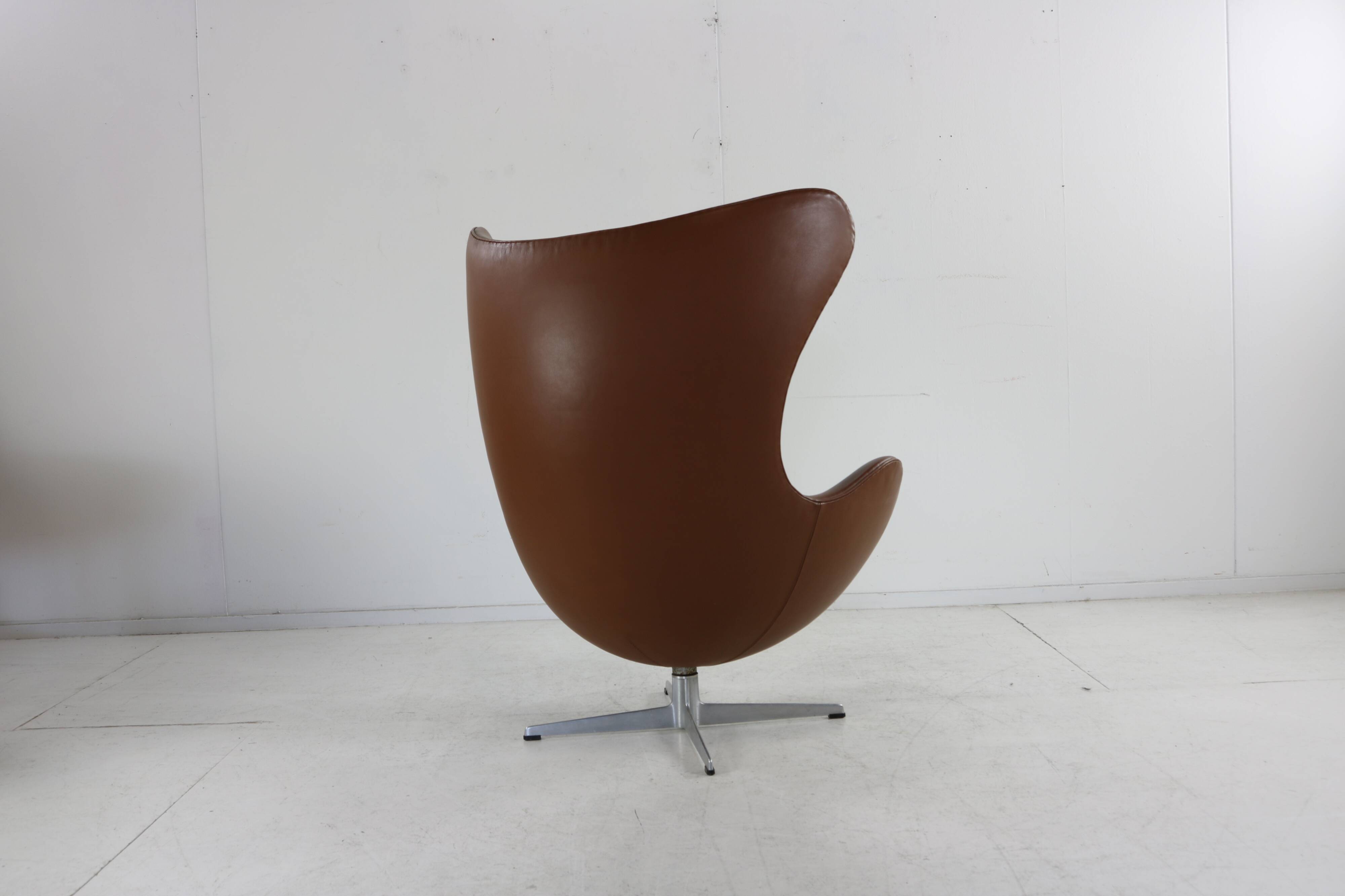 Arne Jacobsen Egg chair in cognac leather for Fritz Hansen