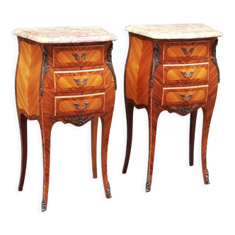 Paire de tables de chevet de style Louis XV en bois de rose