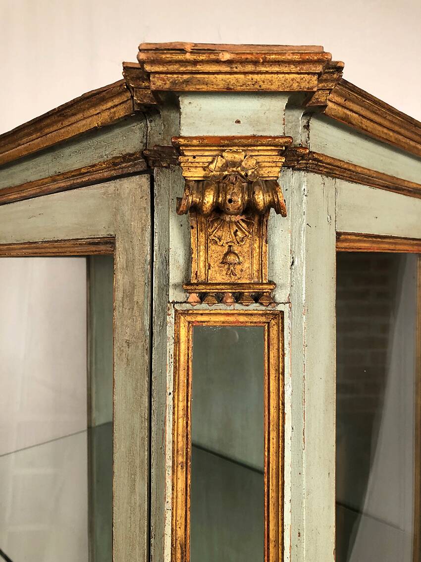 Showcase in blue/green lacquered wood, gold trim, Italy 18th-early 19th century