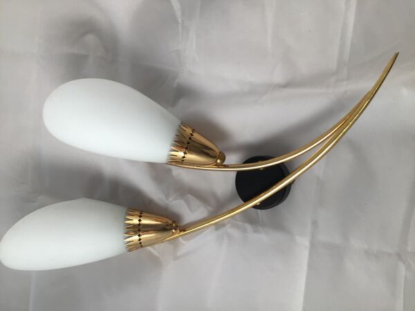 Paire d’appliques 60’s dorées 2 lumières coniques blanches