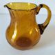 Petit pichet en verre bullé de Biot jaune doré