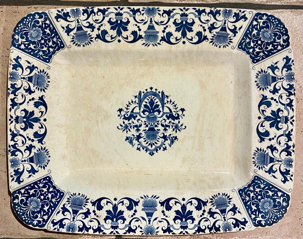 Rectangular dish, Manufacture de Gien, model Carré Bleu