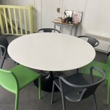 Véritable table Eero Saarinen par Knoll