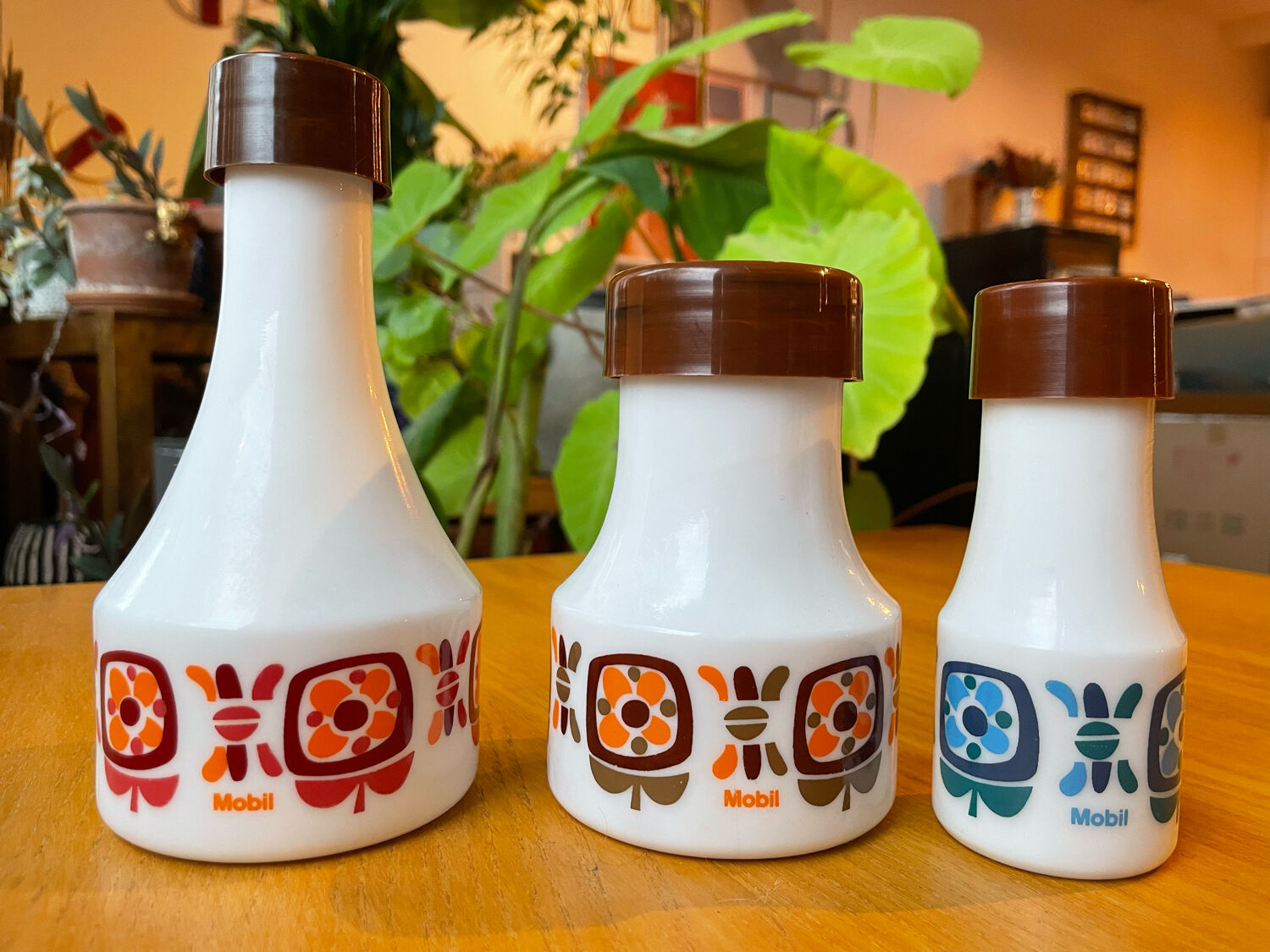 Set of 70s "mobil" pots