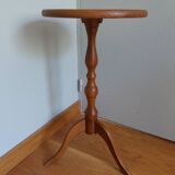Tripod pedestal table