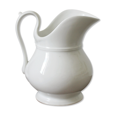 Broc blanc ancien en porcelaine du XIXe siècle
