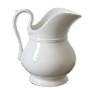 Broc blanc ancien en porcelaine du XIXe siècle