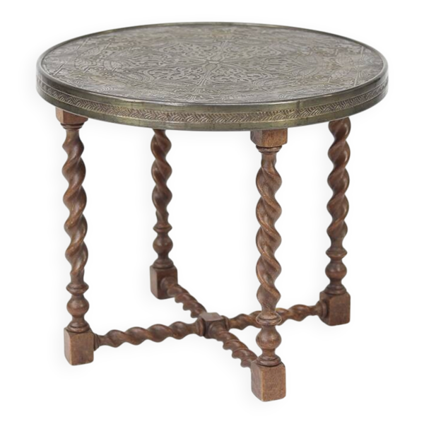Table d'appoint en chêne et laiton, années 1920