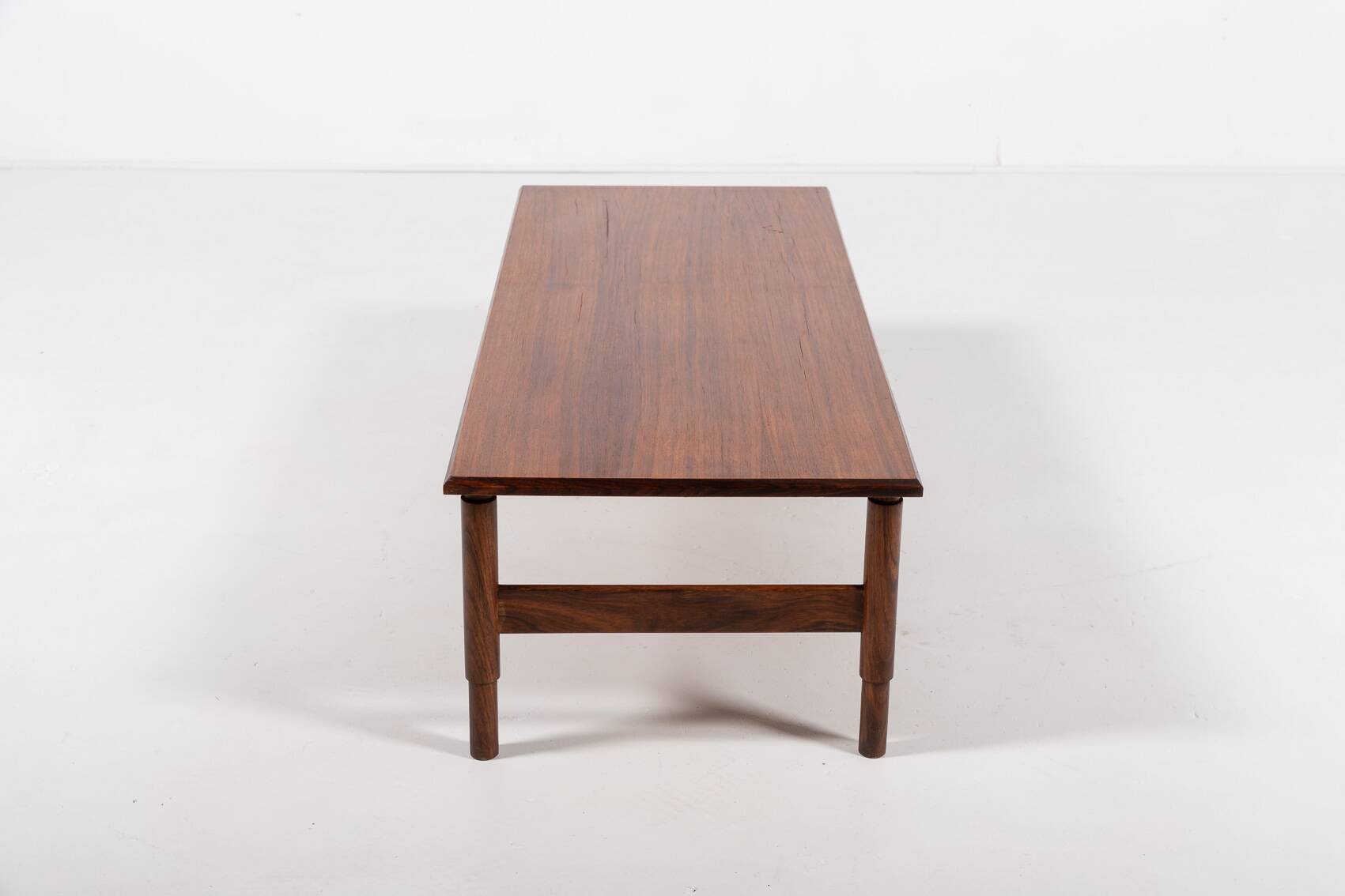 Vintage spectacular veneer coffee table from Saporiti, 1960’s Italy