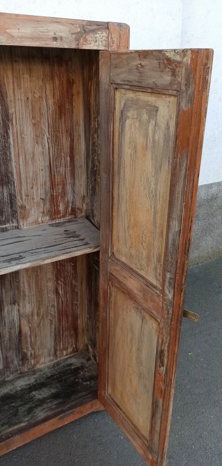 Armoire en bois ancienne