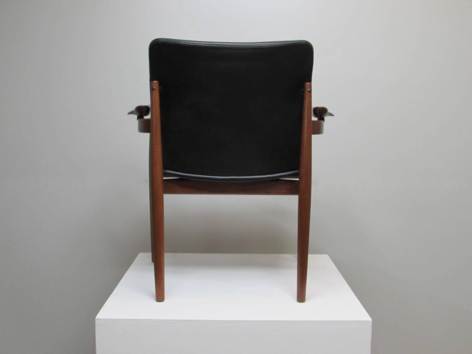 Finn Juhl model 192 in Teak, leather for France & Daverkosen