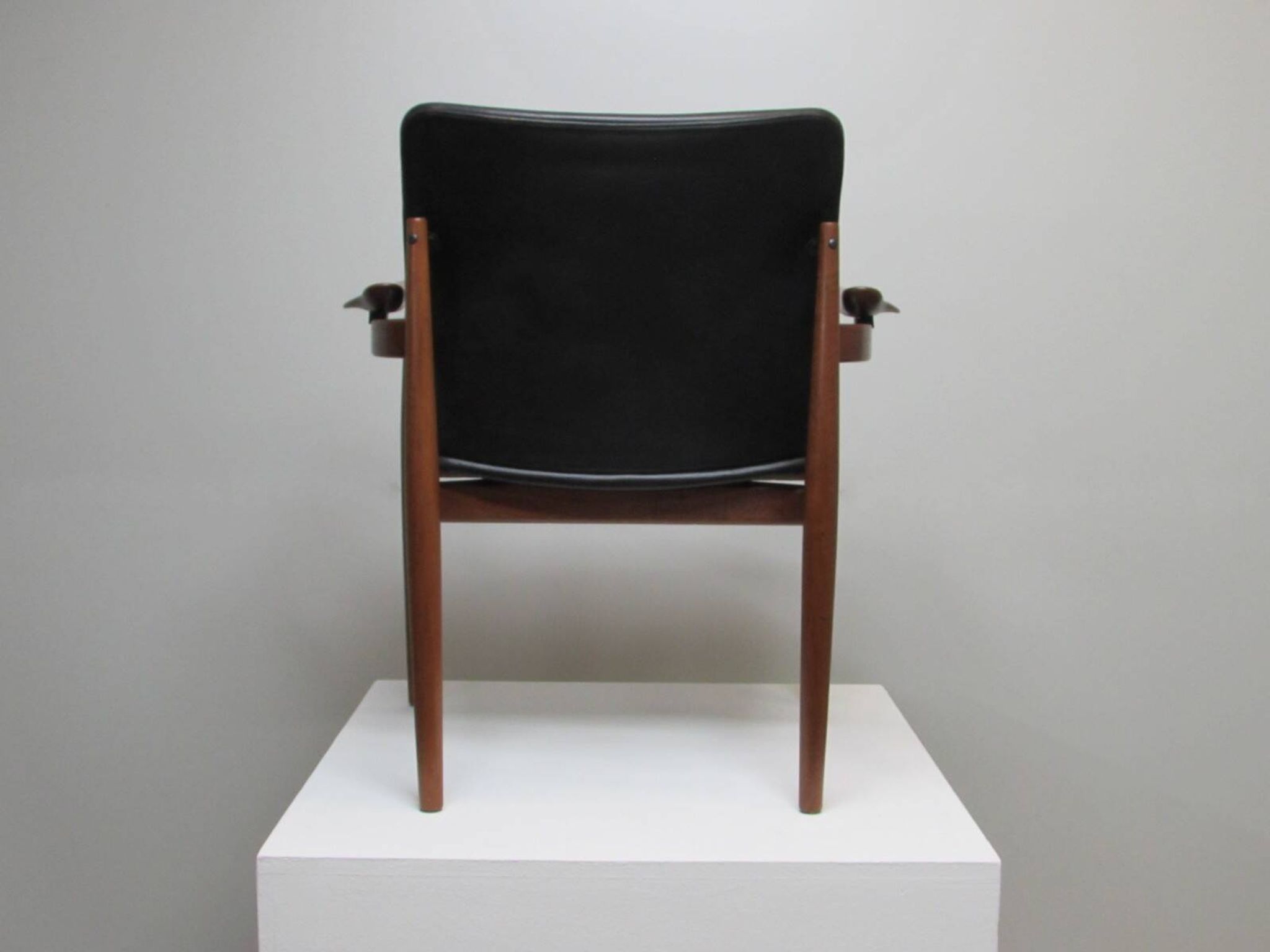 Finn Juhl model 192 in Teak, leather for France & Daverkosen