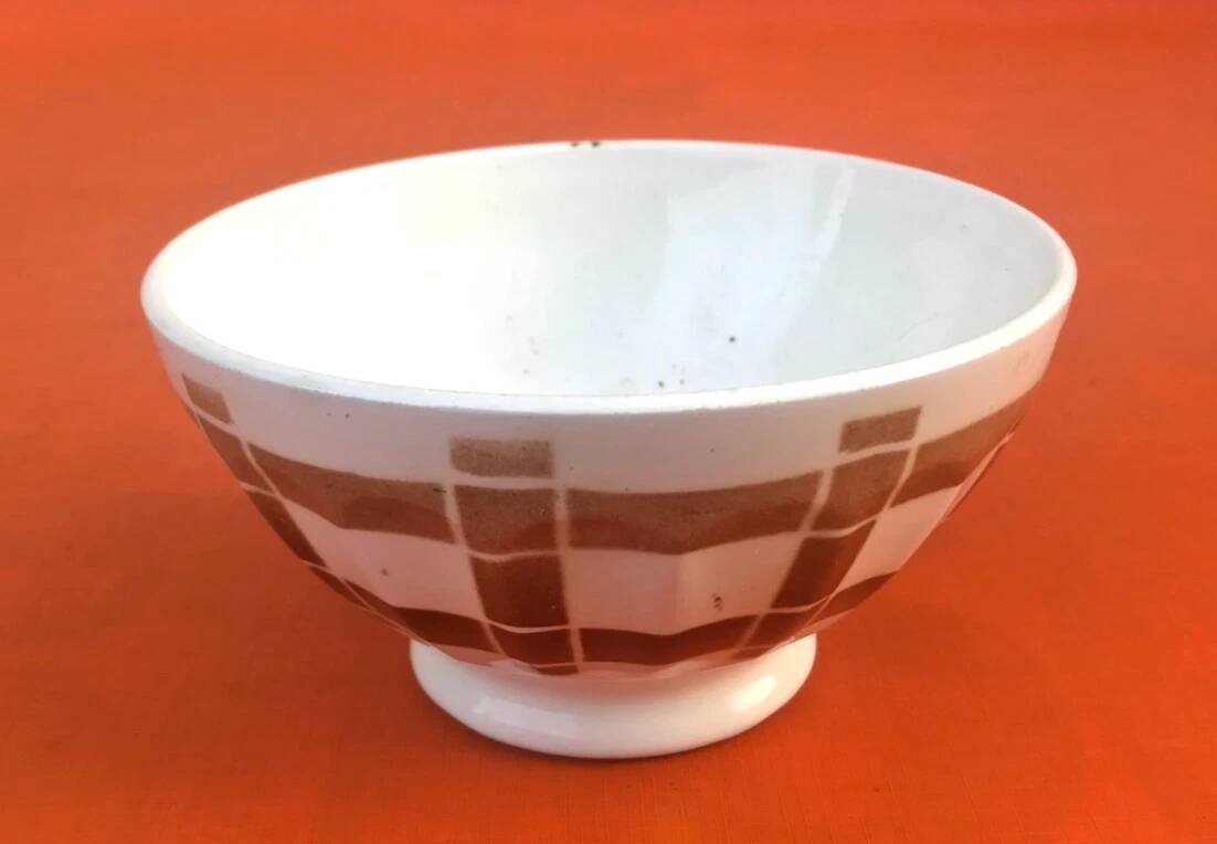 Antique ceramic bowl on a pedestal, faceted model
