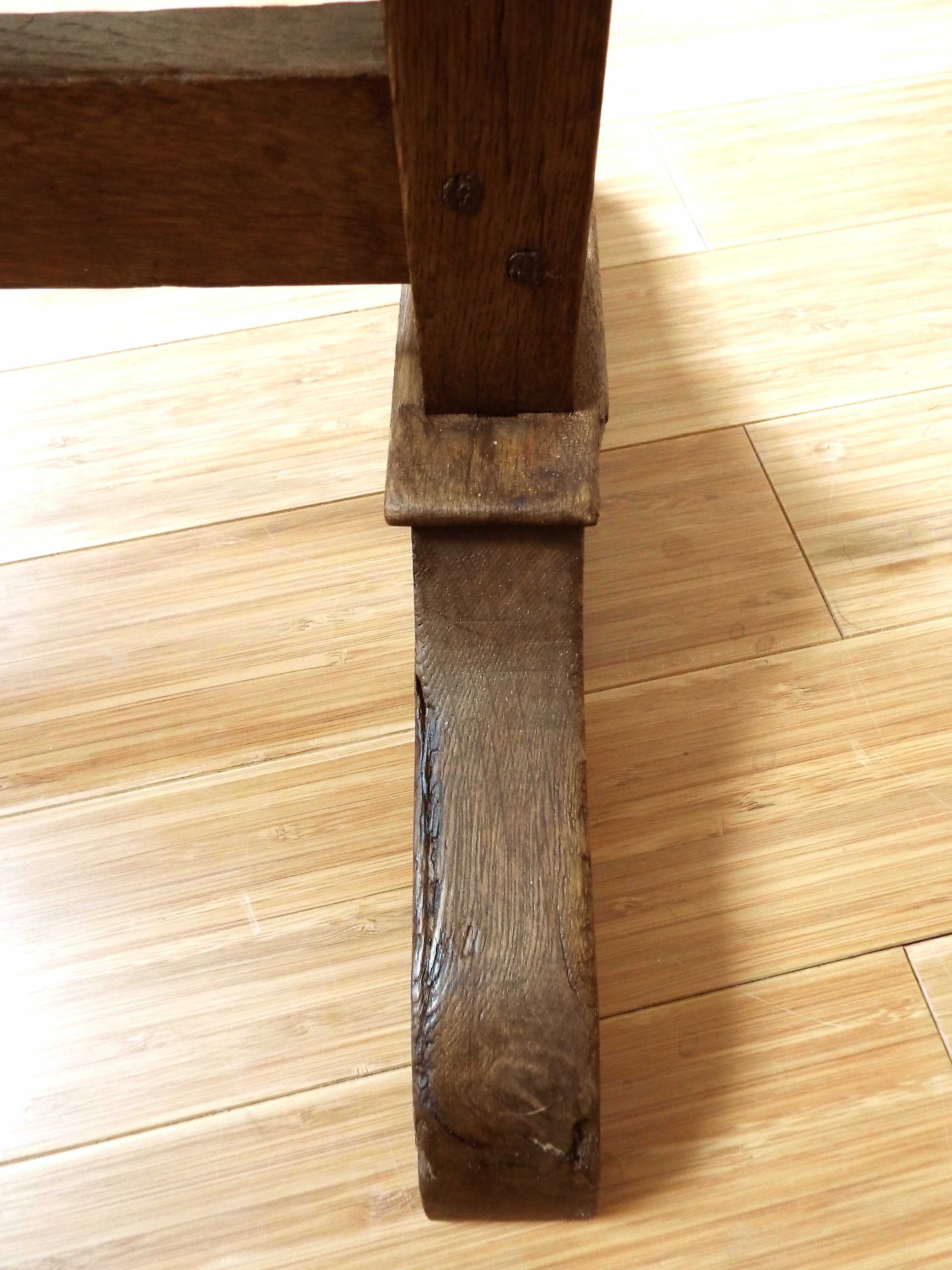 Folding round table winemaker