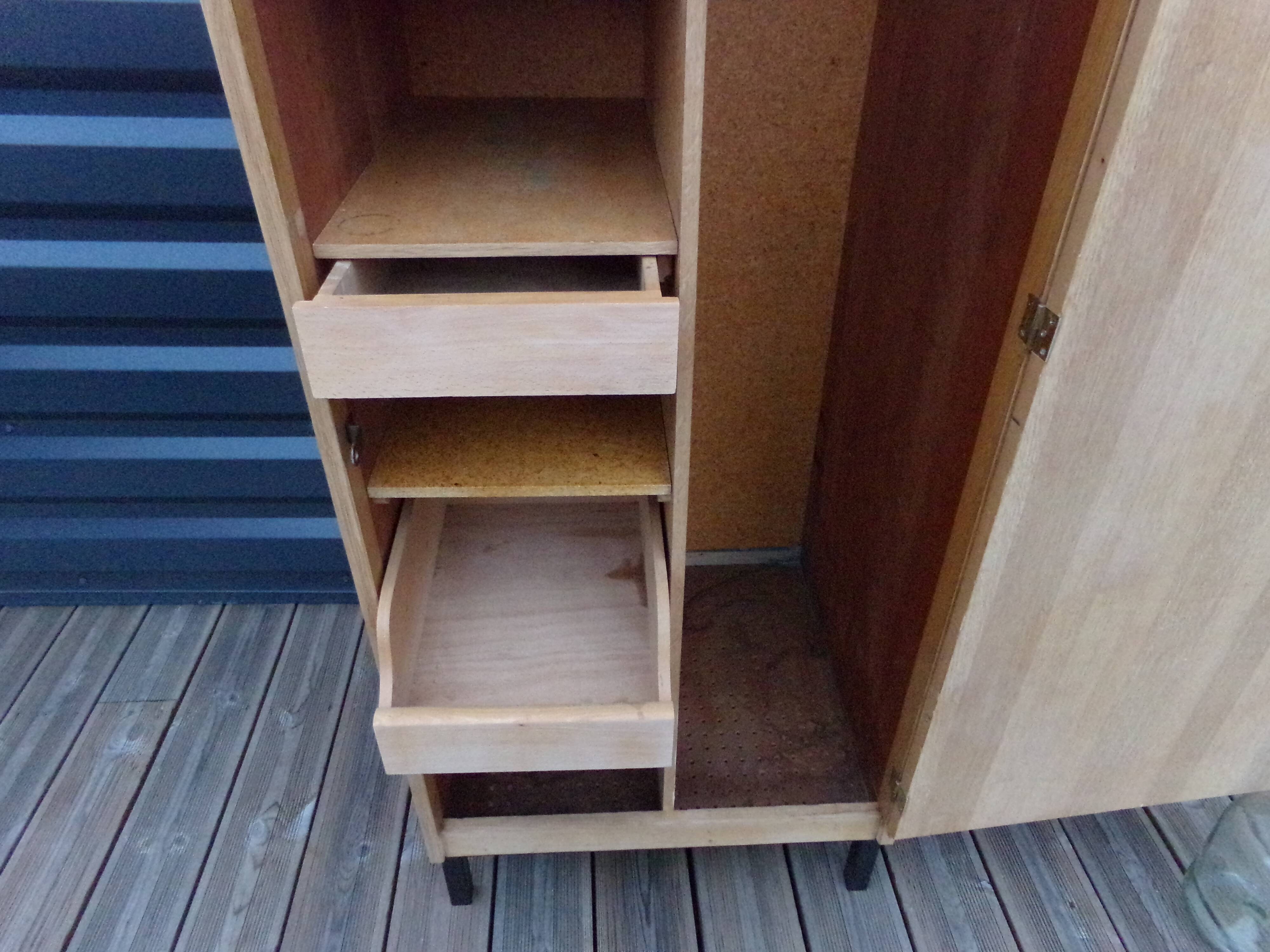 Boarding locker room cabinet