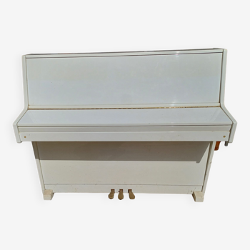 Upright piano Young Chang U-109