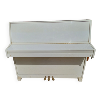 Upright piano Young Chang U-109