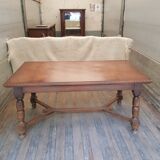 Extendable dining table
