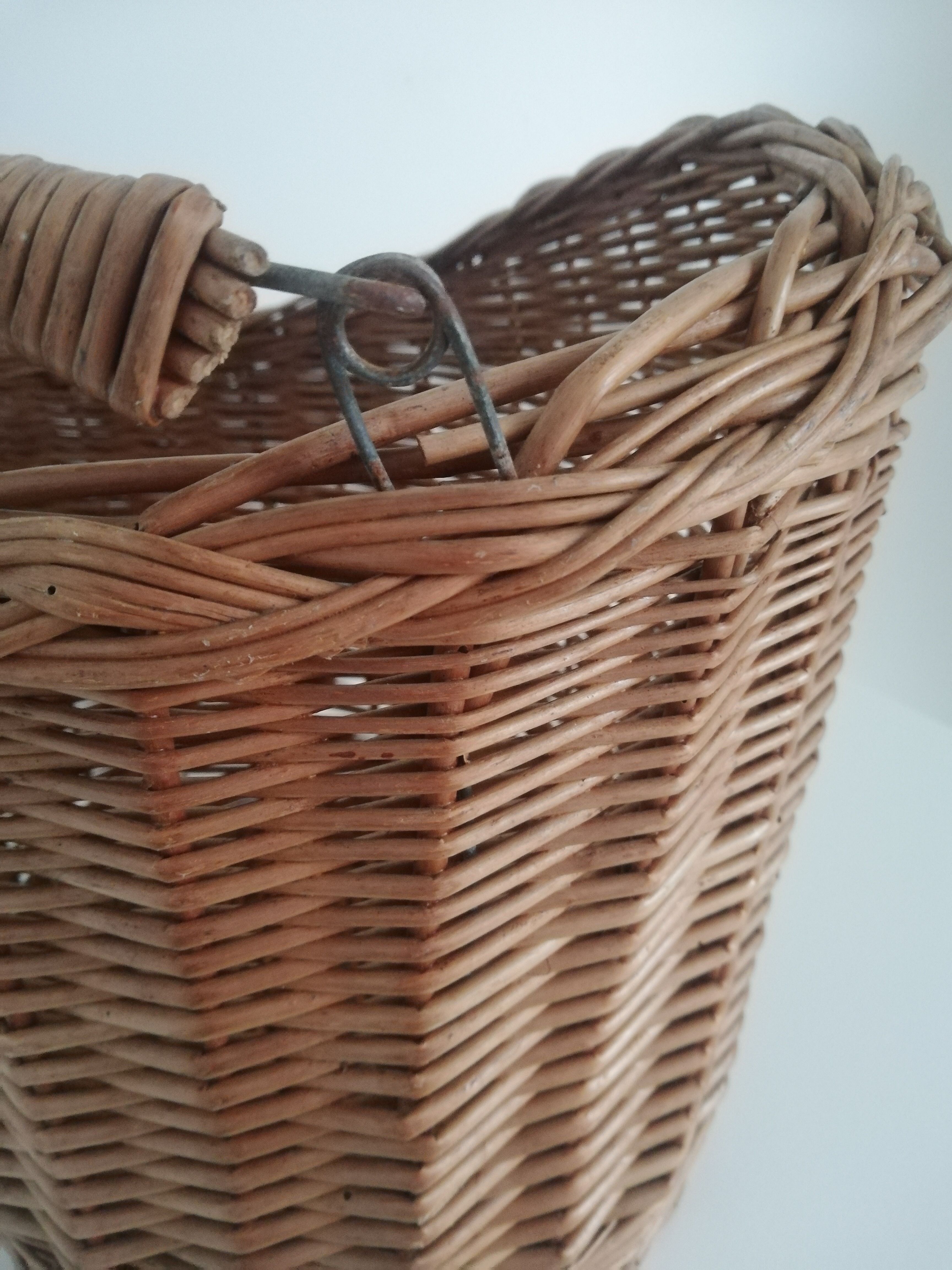 Vintage wicker basket for bicycle